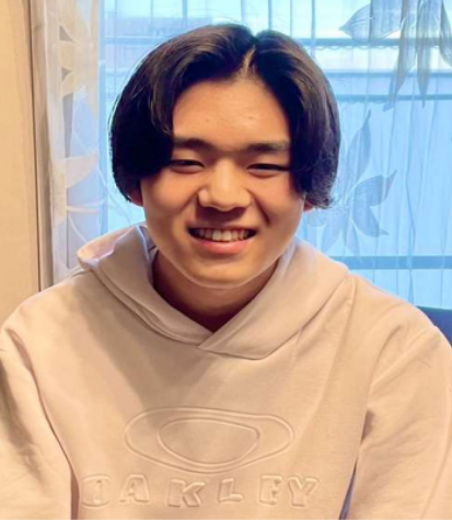 Kamome F-01 Kamome is 16. He likes to watch sports, play video games, and is interested in animals. He likes baseball, badminton, and swimming. He was in the national swimming competition last year. He is shy, generous, tidy, and tolerant. This experience would make Kamome's dreams come true.